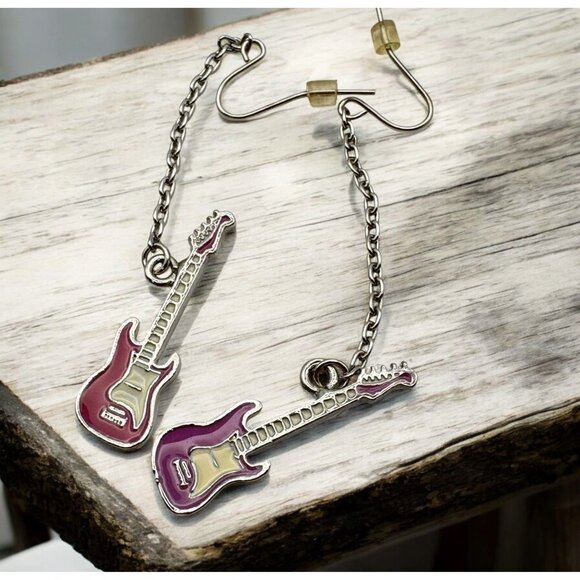 Vintage Electric Guitar Dangle Earrings Silver Tone Chain Pink Purple Musician - Picture 1 of 6